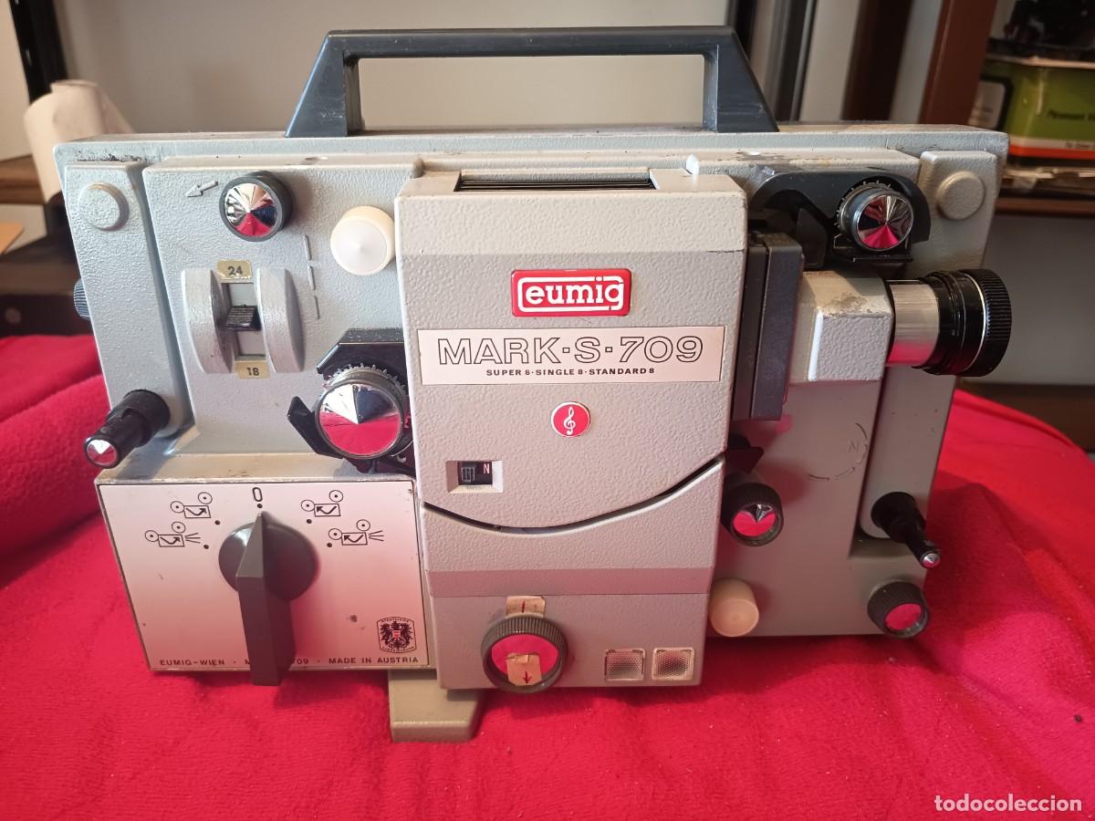 Antig&uuml;edades: Proyector Super 8 Eumig Mark-S-709 y micr&oacute;fono Eumig