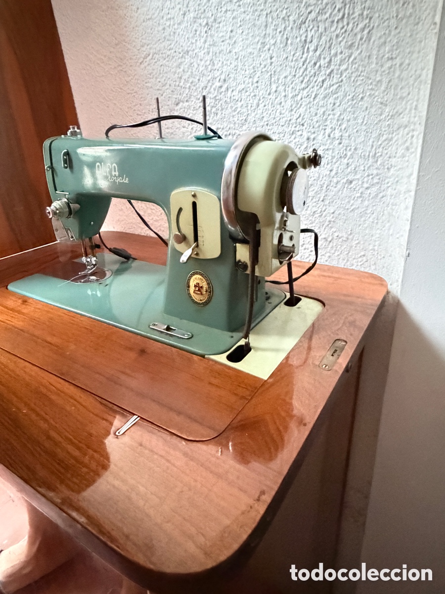Antig&uuml;edades: M&aacute;quina de coser Alfa