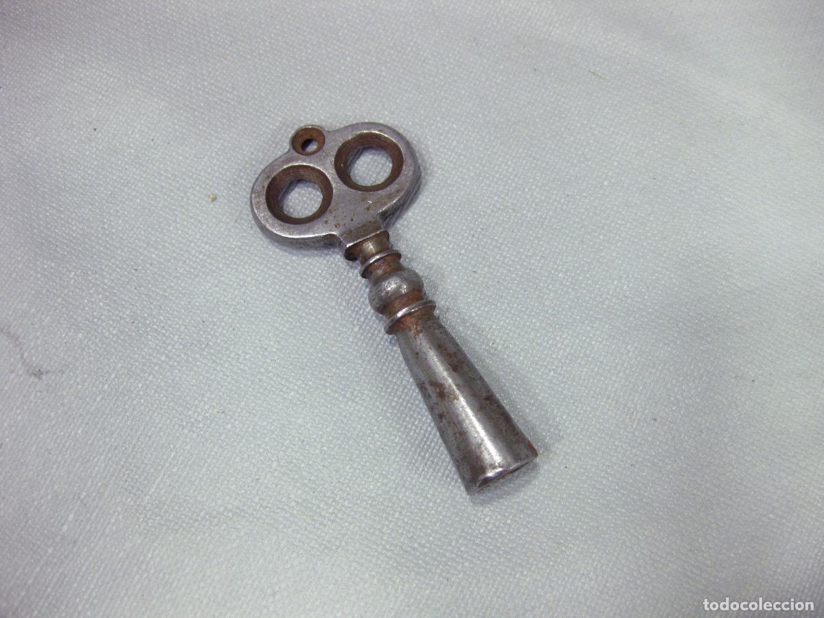 Antig&uuml;edades: ANTIGUA LLAVE DE HIERRO FORJADO DE DAR CUERDA A RELOJ. DE CUADRADILLO