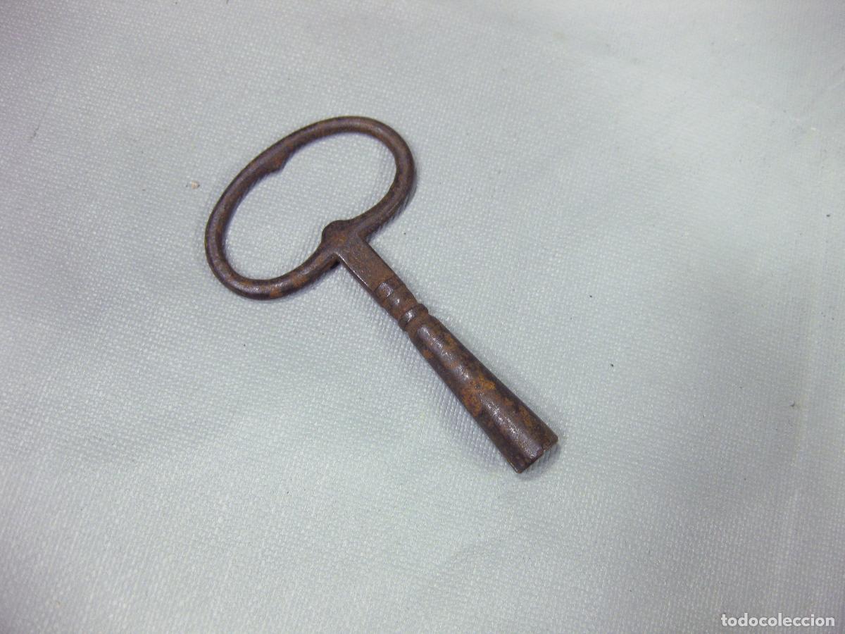 Antig&uuml;edades: ANTIGUA LLAVE DE HIERRO FORJADO DE DAR CUERDA A RELOJ. DE CUADRADILLO