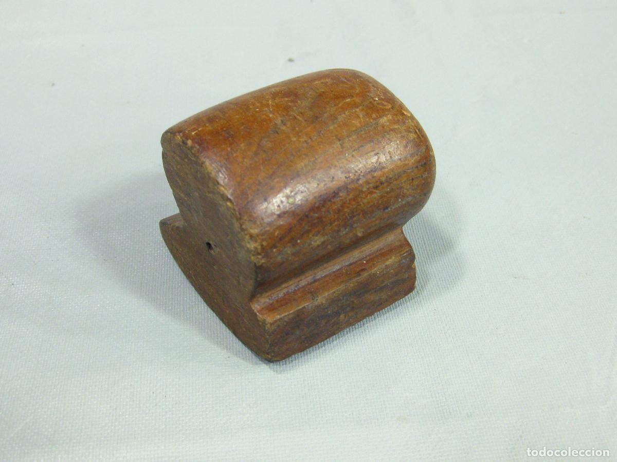 Antig&uuml;edades: ESPECIE DE TAS DE MADERA ANTIGUO.