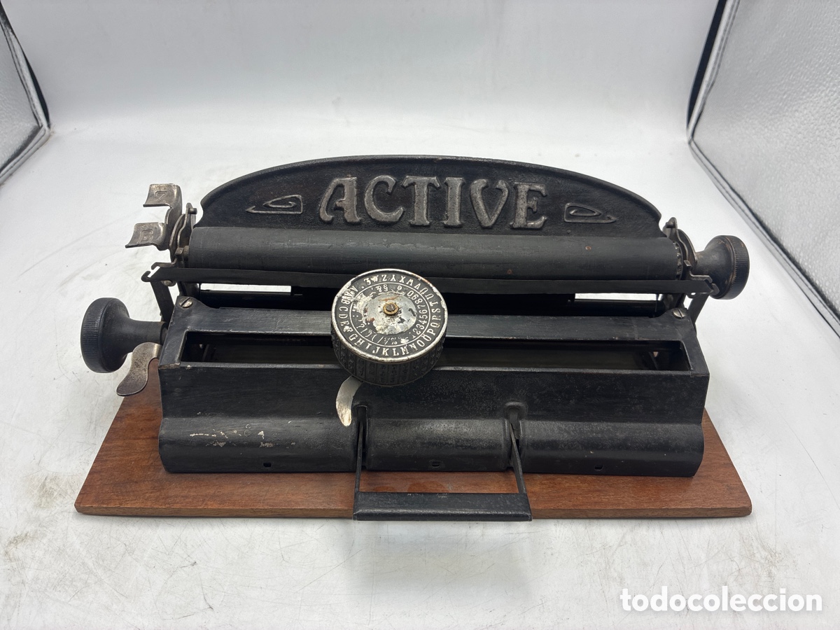 Antig&uuml;edades: Rara M&aacute;quina de Escribir Active.