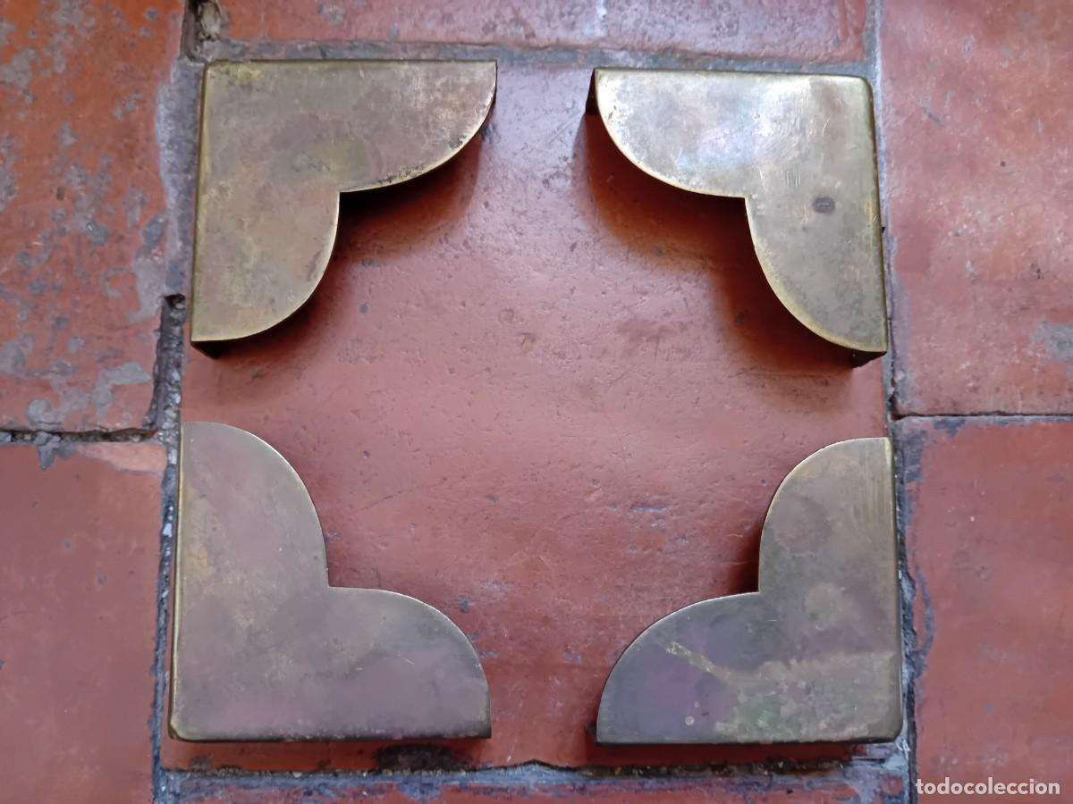 Antig&uuml;edades: 4 cantoneras de bronce antiguas - Foto 2