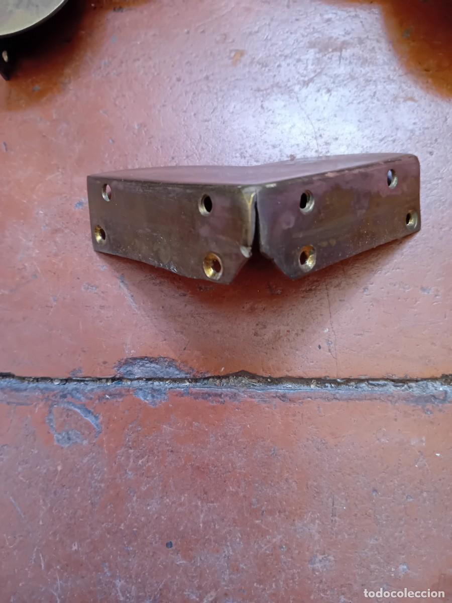 Antig&uuml;edades: 4 cantoneras de bronce antiguas - Foto 3