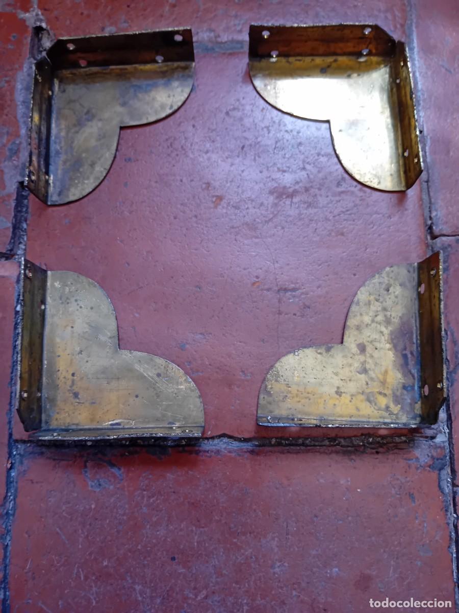 Antig&uuml;edades: 4 cantoneras de bronce antiguas - Foto 4