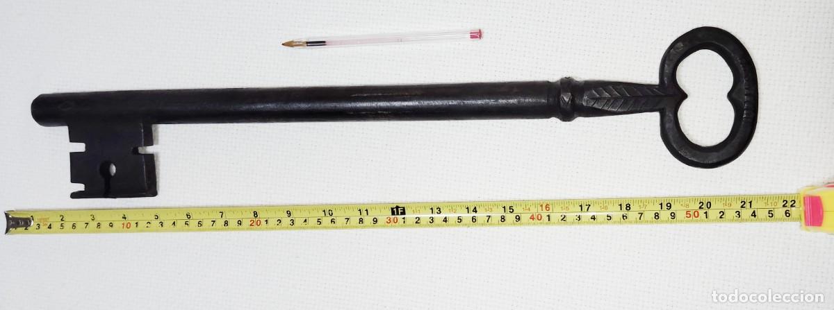 Antig&uuml;edades: LLAVE GIGANTE DE HIERRO FORJADO. ENVIO CERTIFICADO INCLUIDO.
