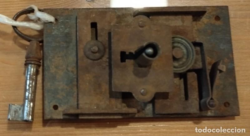 Antig&uuml;edades: ANTIQUISIMA CERRADURA CON LLAVE