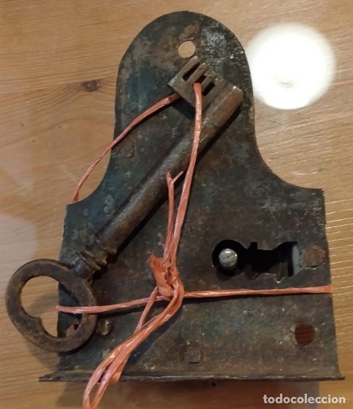 Antig&uuml;edades: ANTIQUISIMA CERRADURA CON LLAVE