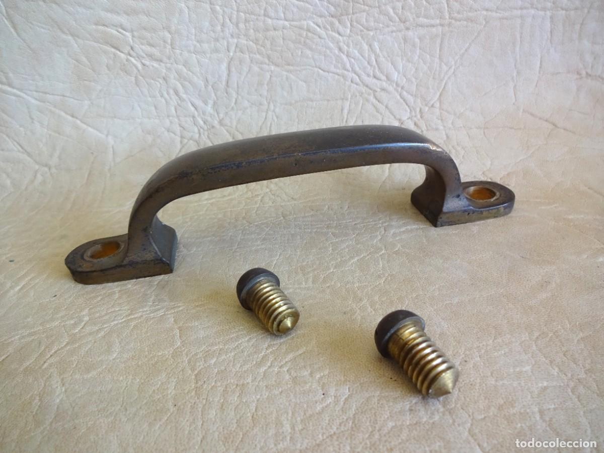 Antig&uuml;edades: antiguo tirador caja fuerte maneta de bronce Schutz con sus tornillos