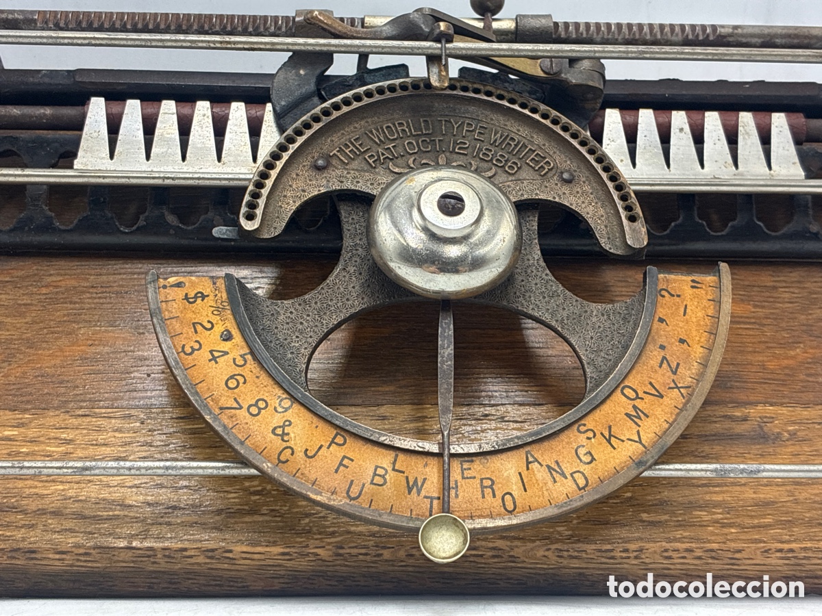 Antig&uuml;edades: M&aacute;quina de escribir The World Typewriter n&uacute;mero 1.