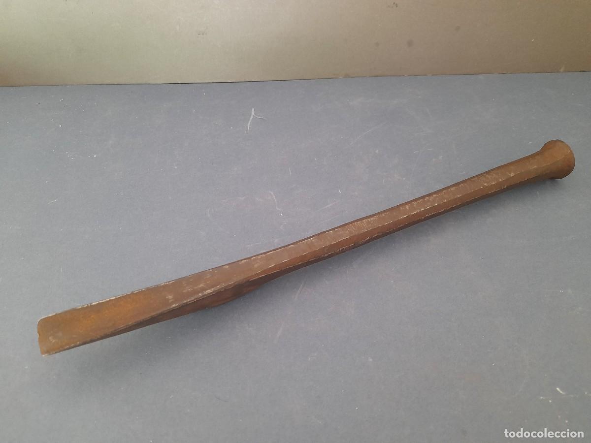 Antiquit&eacute;s: Gubia de hierro, corte 1.7cm aprox, largo 31 cm aprox