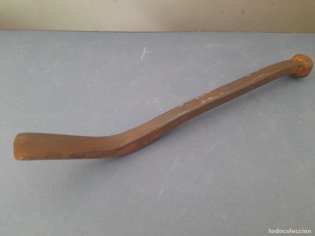 Antiques: Gubia de hierro, corte 2cm aprox, largo 28cm aprox