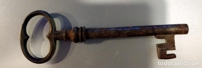 Antig&uuml;edades: ANTIQUISIMA LLAVE DE FORJA , SIGLO XVIII, 12 CMS DE LARGO