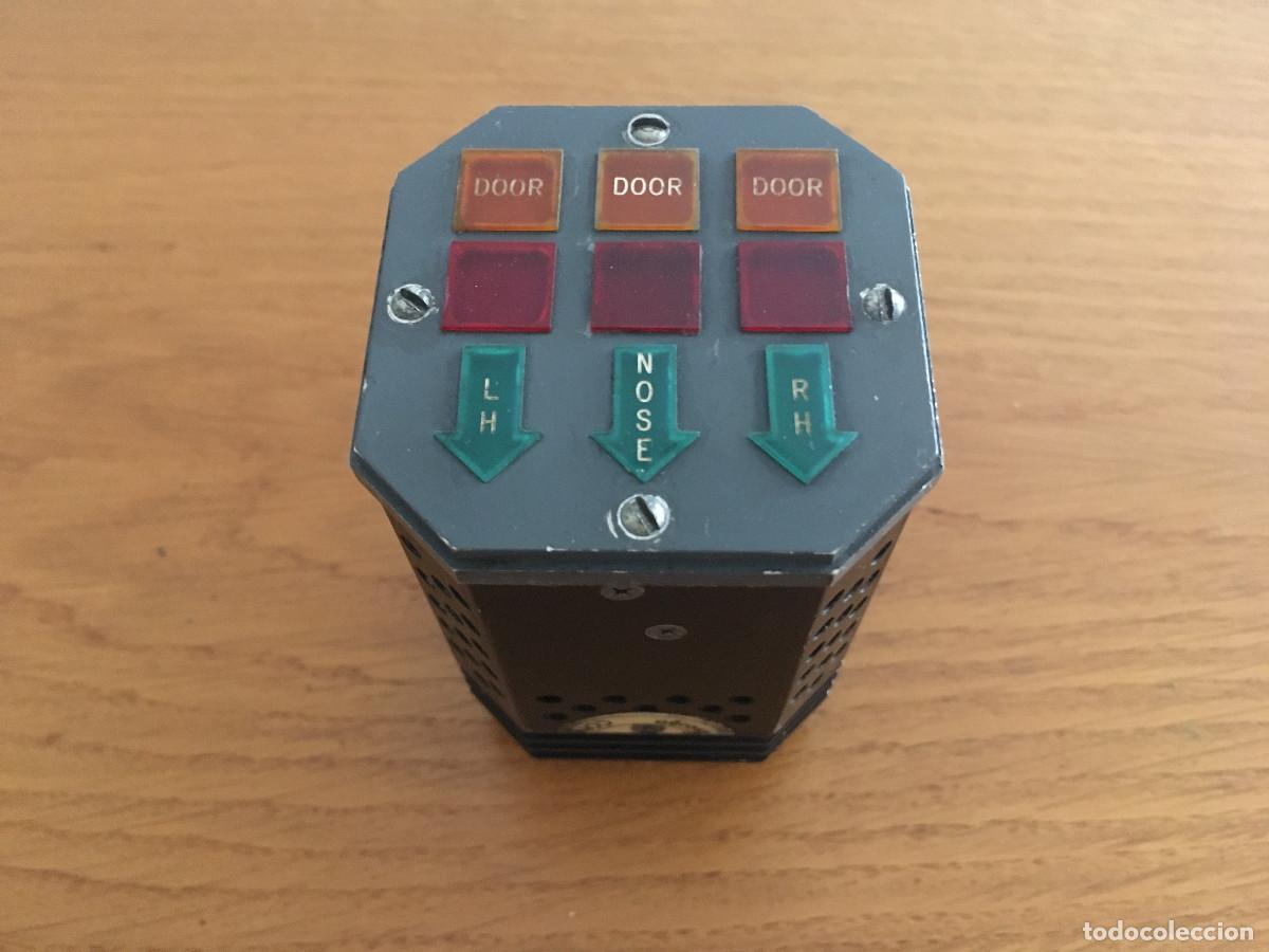 Antiquit&auml;ten: Instrumento indicador de posici&oacute;n de luces del tren de aterrizaje de Airbus 300.