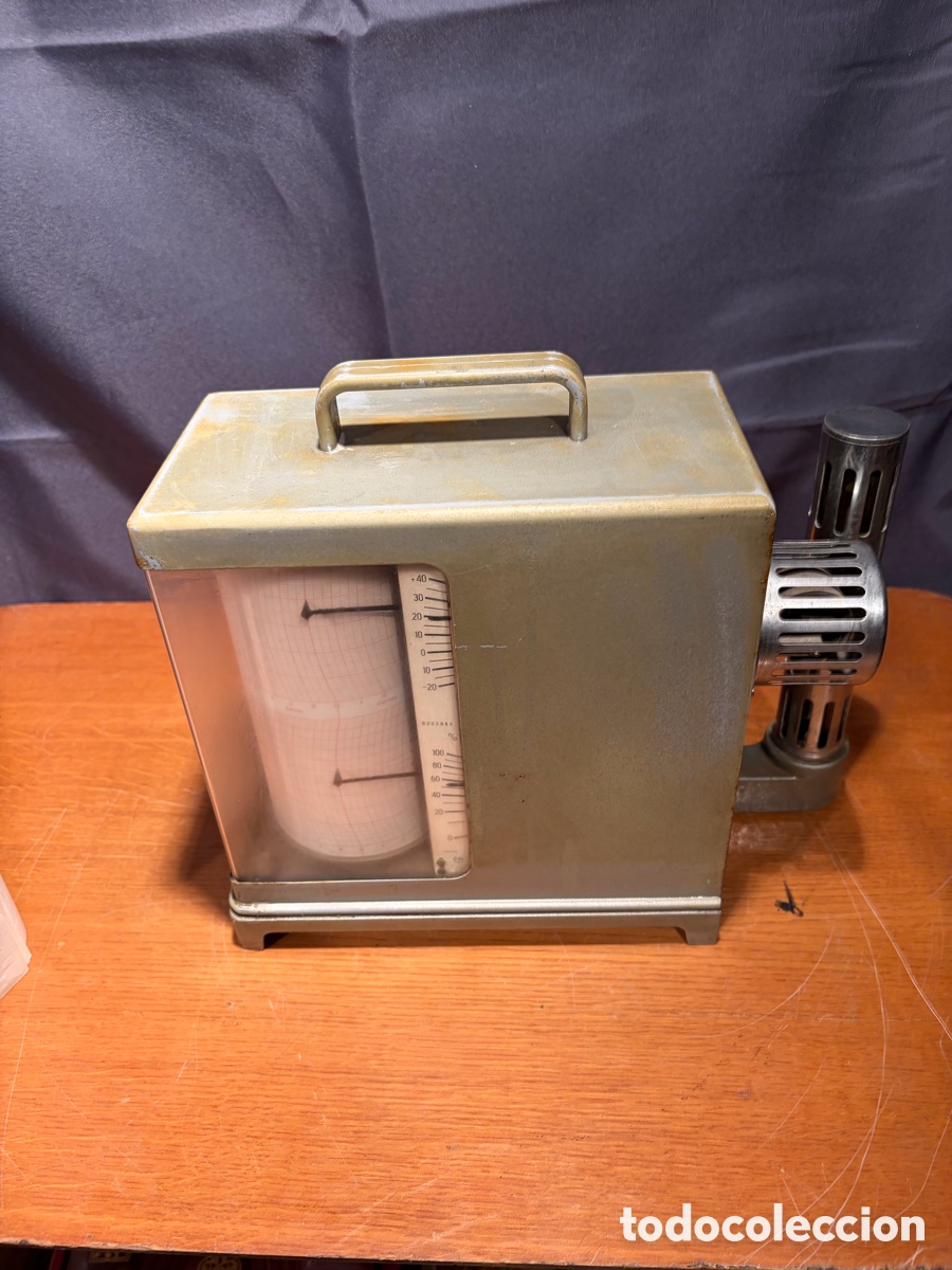 Antig&uuml;edades: Termohigr&oacute;grafo para registrar temperatura y humedad.