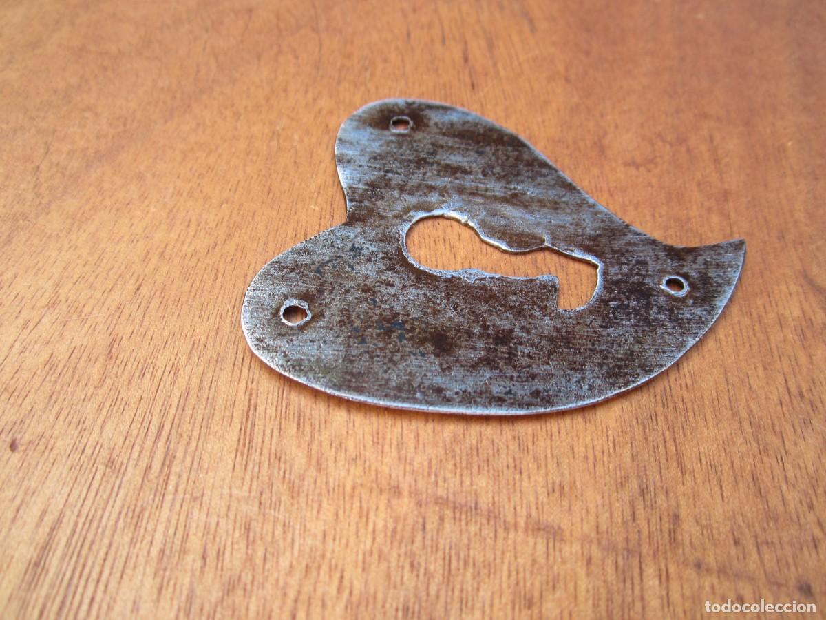 Antig&uuml;edades: Bocallave antiguo forja s. XVIII, coraz&oacute;n. - Foto 2