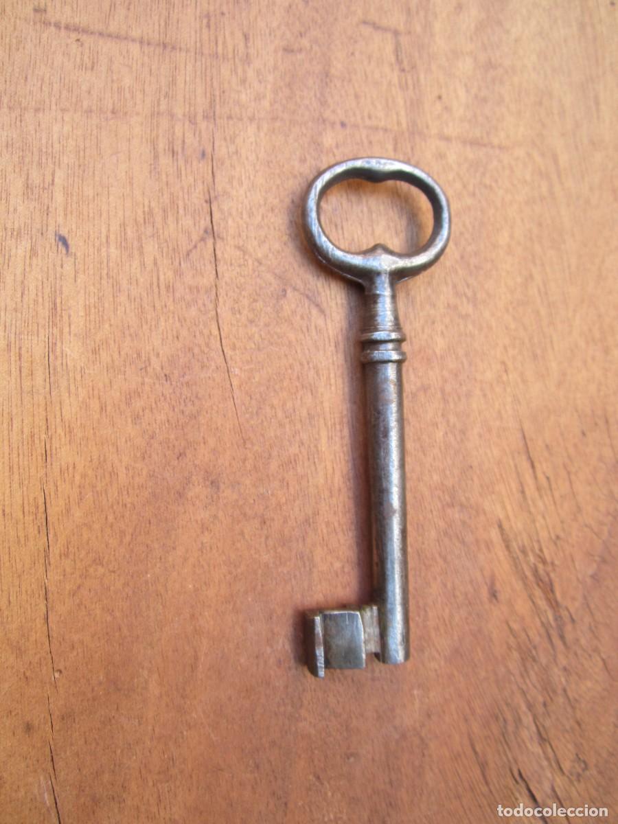 Antig&uuml;edades: Llave antigua hierro, palet&oacute;n en Z.