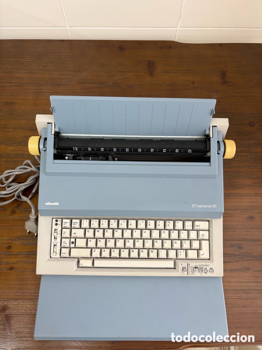 Antig&uuml;edades: M&aacute;quina de escribir electr&oacute;nica Olivetti ET Personal 55 &ndash; Teclado espa&ntilde;ol (&Ntilde;) &ndash; A&ntilde;os 90