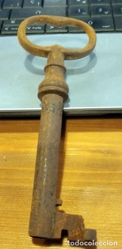 Antig&uuml;edades: ANTIQUISIMA LLAVE DE FORJA, 14 CMS DE LARGO - Foto 2