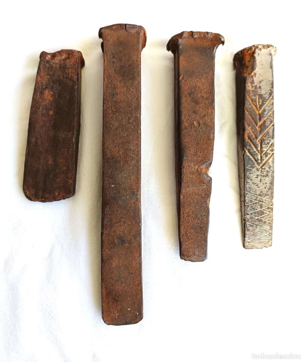 Antig&uuml;edades: Lote de 4 antiguas cu&ntilde;as de cantero en hierro forjado &ndash; Siglo XIX / principios del XX. Francia.