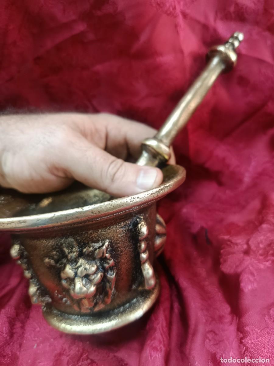 Antig&uuml;edades: Almirez de caras y costillas siglo XVIII -XIX