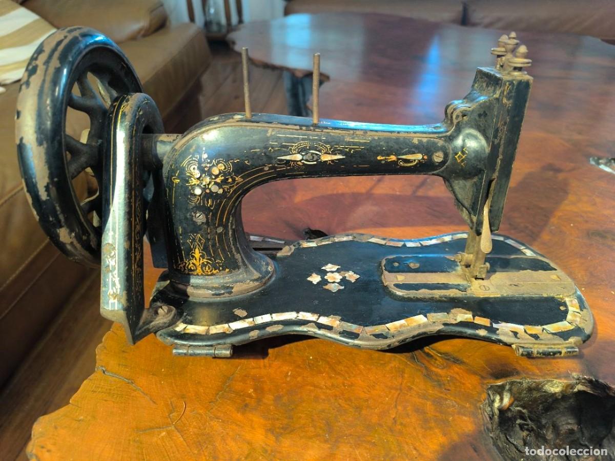 Antiguidades: Maquina de coser SINGER BASE DE VIOLIN SIGLO XIX CON INCUSTRACIONES DE NACAR