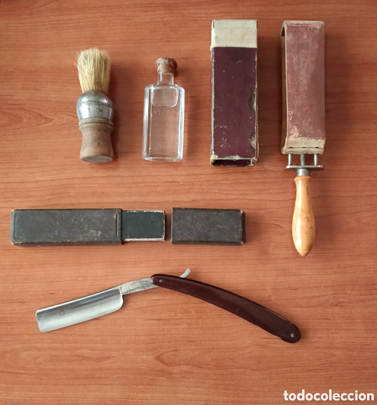 Antig&uuml;edades: Lote de ( Navaja Imperial 14 Especial Mart&iacute;nez Caldetas,Afilador, Brocha y Botell&iacute;n REFREY)