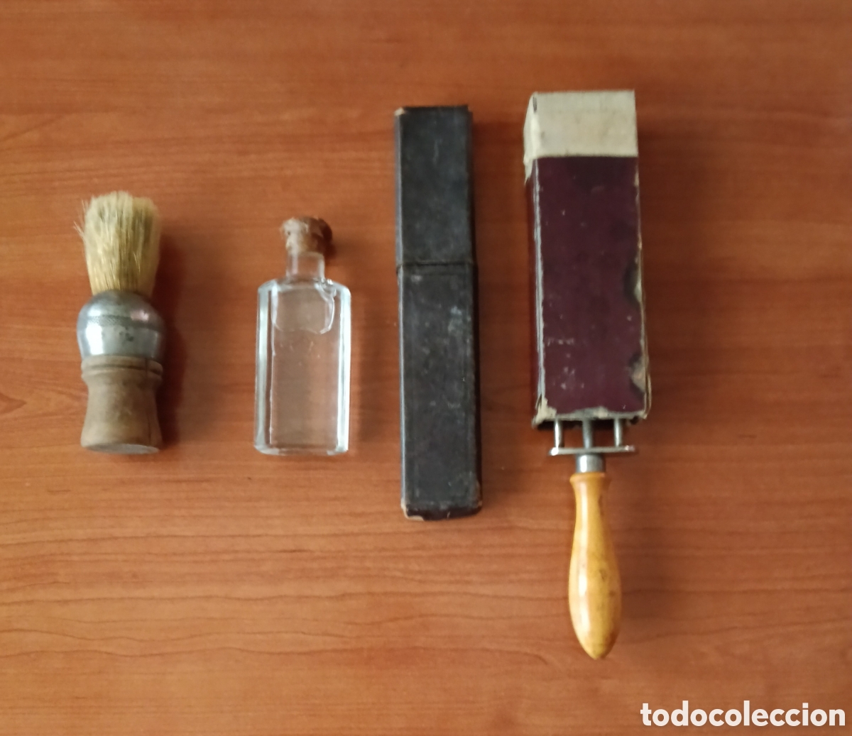 Antig&uuml;edades: Set de Barber&iacute;a ( Navaja, afilador, Brocha y Botell&iacute;n REFREY)