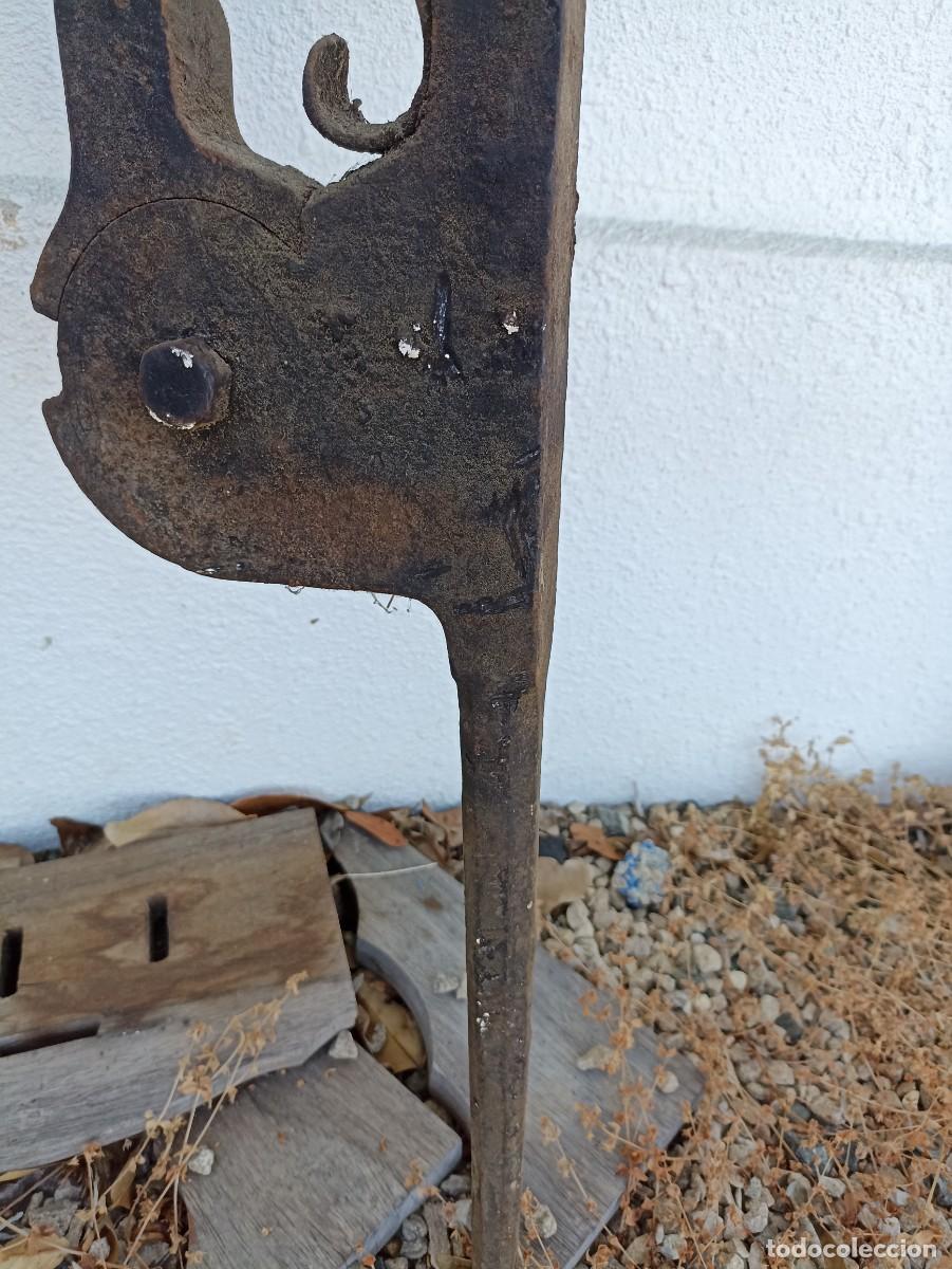 Antig&uuml;edades: Tornillo vertical de herrero, centenario - Foto 7
