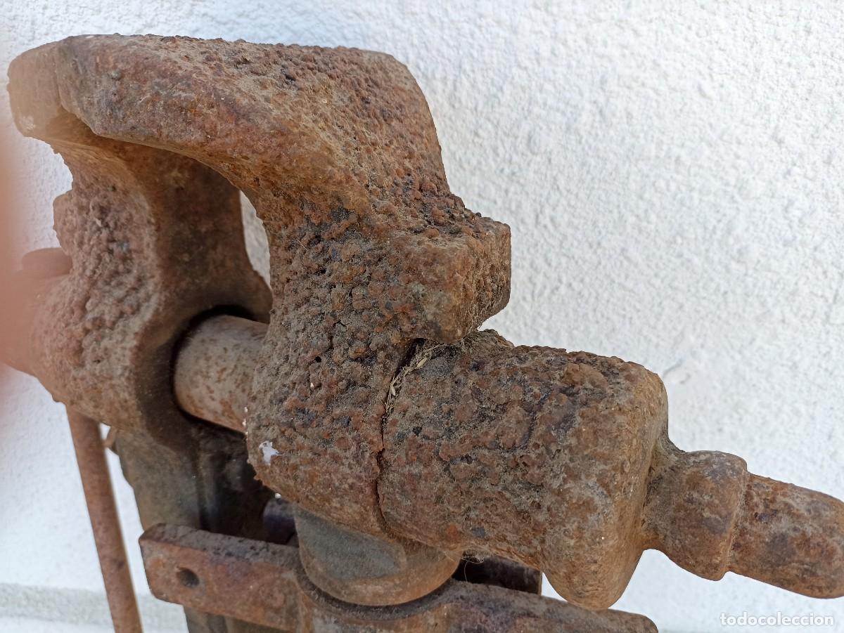 Antig&uuml;edades: Tornillo vertical de herrero, centenario - Foto 3
