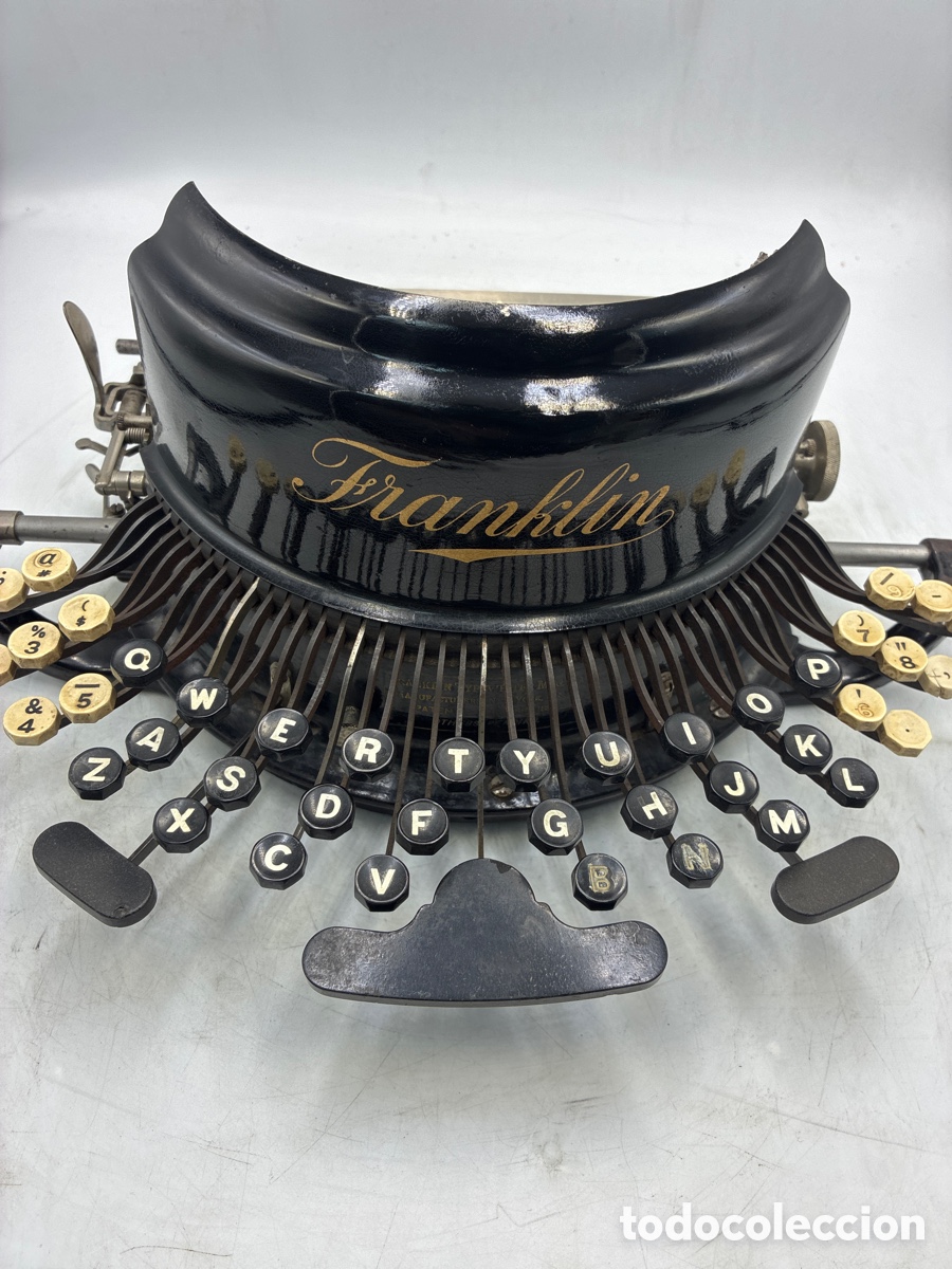 Antig&uuml;edades: M&aacute;quina de escribir Franklin.