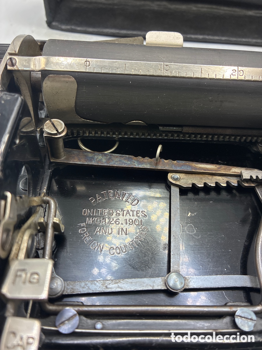 Antig&uuml;edades: M&aacute;quina de escribir Junior con estuche original. - Foto 4