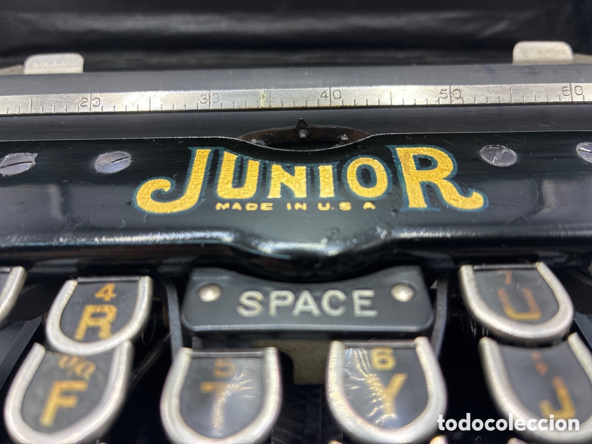 Antig&uuml;edades: M&aacute;quina de escribir Junior con estuche original. - Foto 5