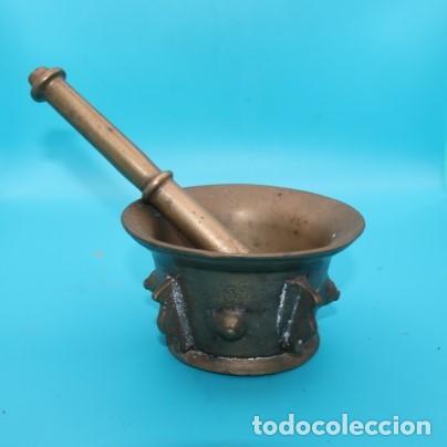 Oggetti Antichi: Antiguo Almirez de Bronce con Maja Siglo XIX &ndash; Mortero Espa&ntilde;ol de Farmacia &ndash; 4 Costillas y 4 Mamelon