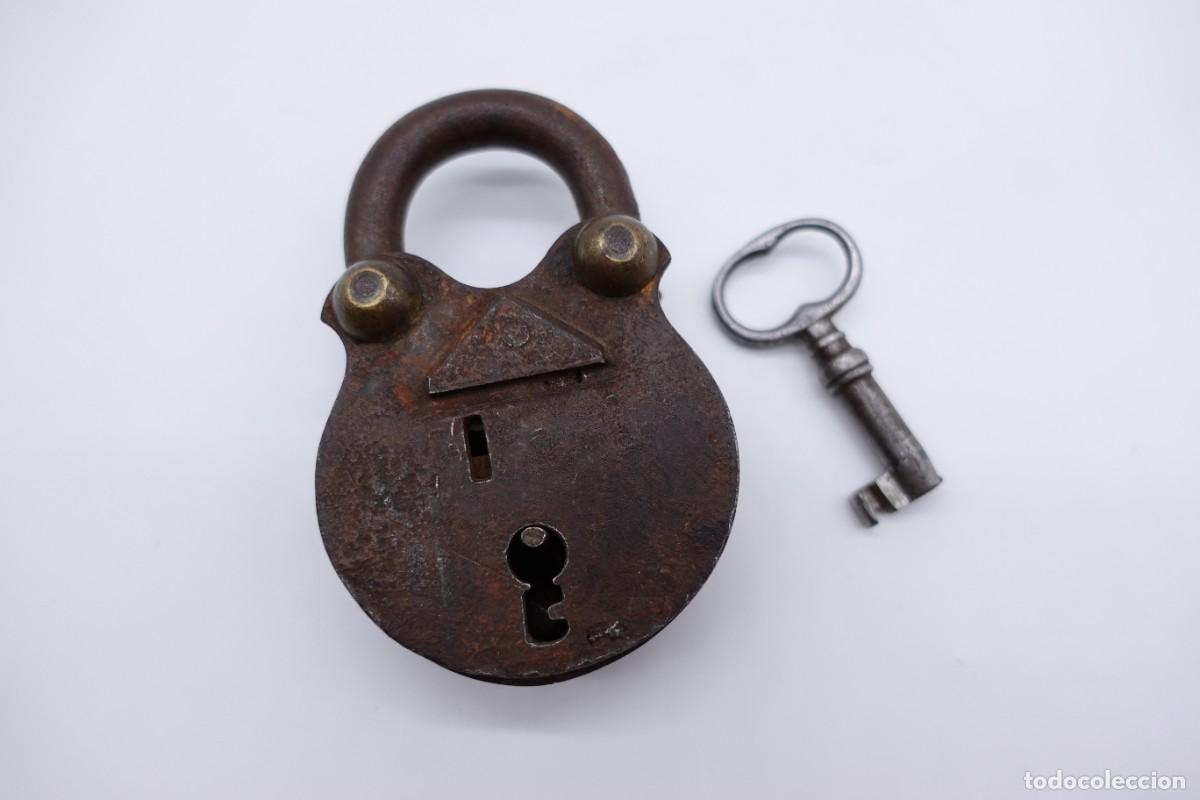 Antig&uuml;edades: ANTIGUO CANDADO REDONDO DE HIERRO CON LLAVE ORIGINAL NO FUNCIONA