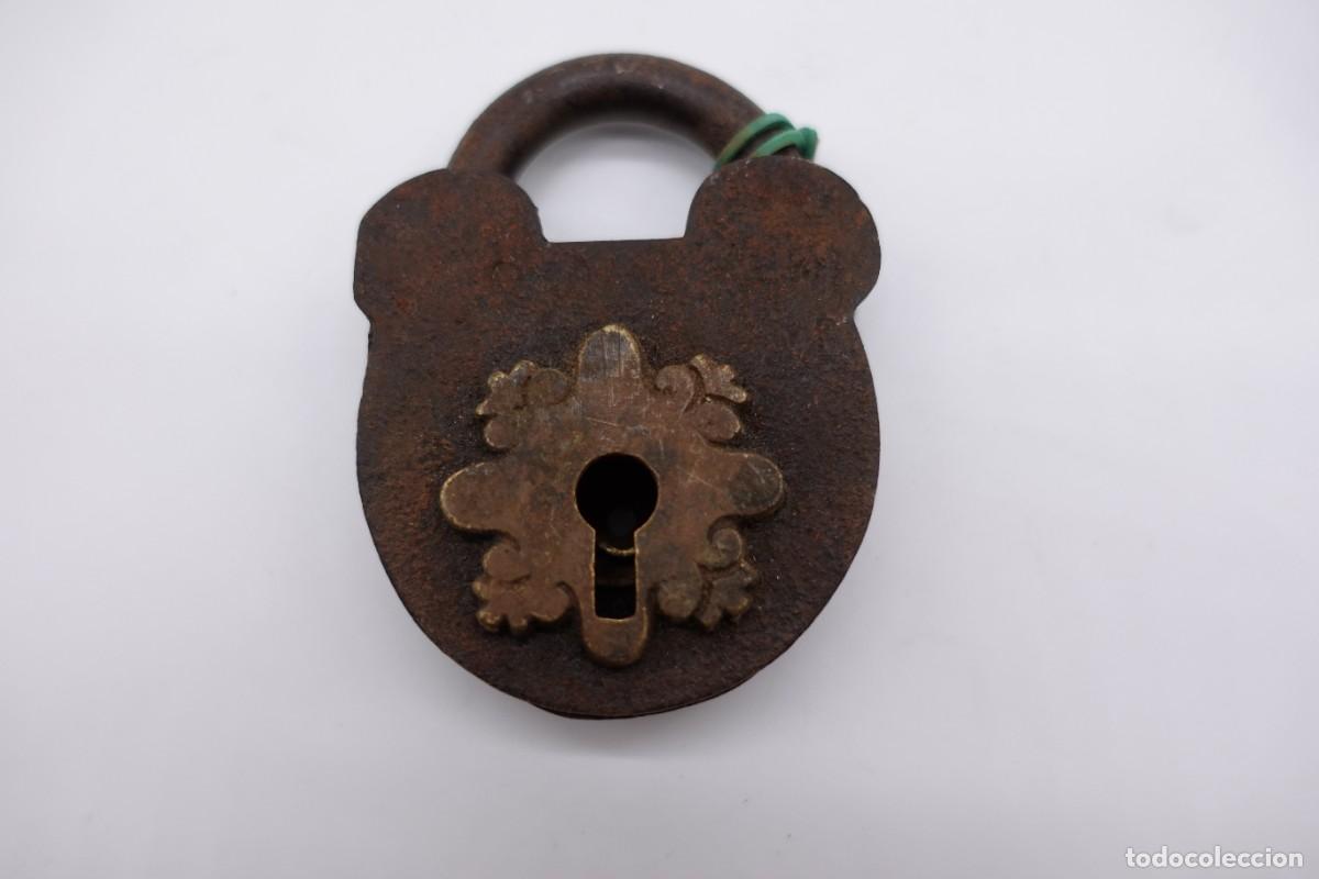 Antig&uuml;edades: ANTIGUO CANDADO DE HIERRO CON BOCALLAVE DECORATIVA SIN LLAVE