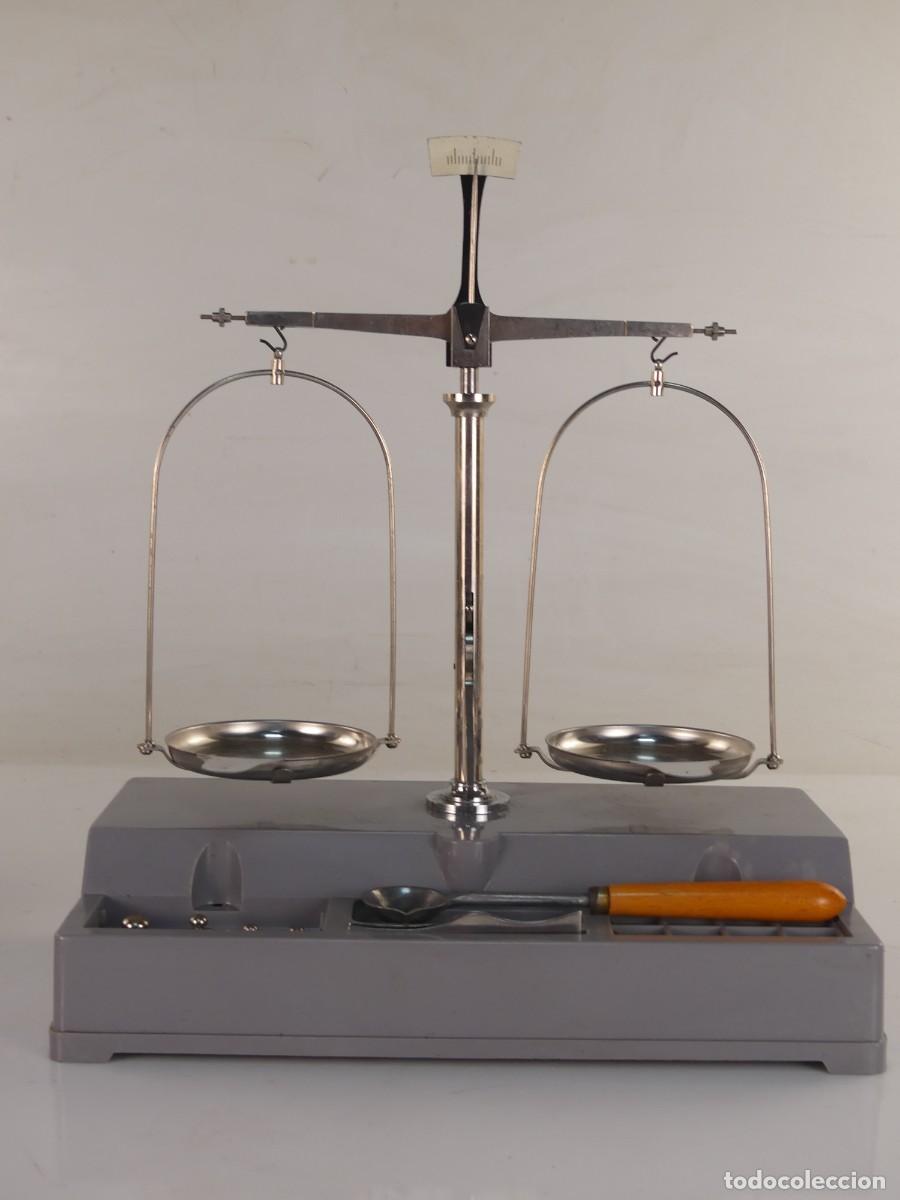 Antig&uuml;edades: BALANZA DE PRECISION DE FARMACIA LABORATORIO
