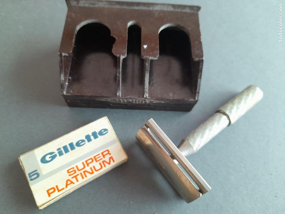 Antig&uuml;edades: M&aacute;quinlla de afeitar Gillette, desmontable con hojas y expositor de baquelita