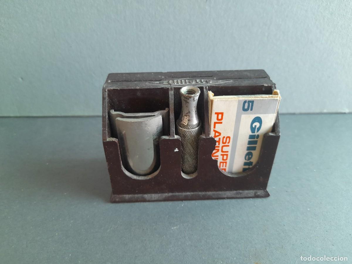 Antig&uuml;edades: M&aacute;quinlla de afeitar Gillette, desmontable con hojas y expositor de baquelita