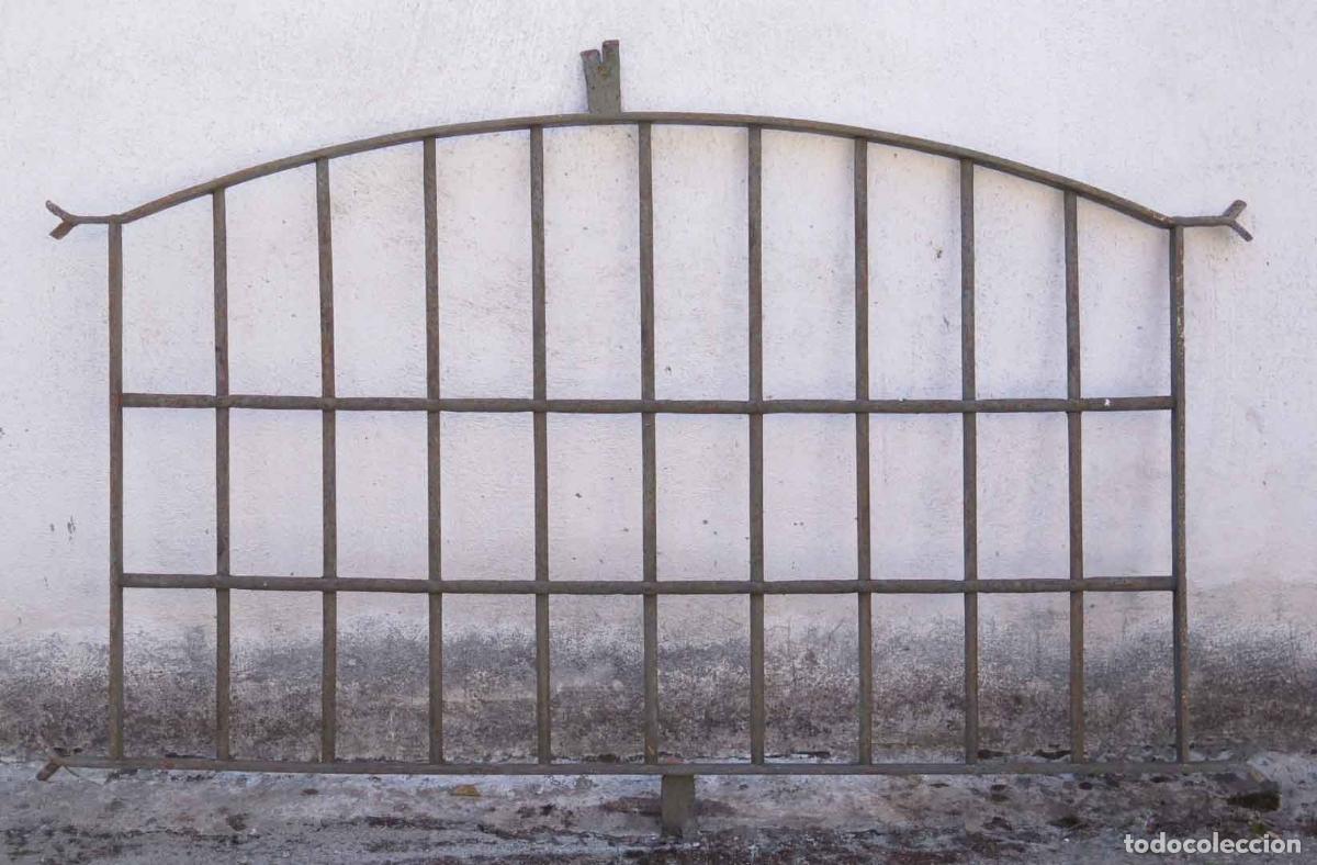 Antig&uuml;edades: REJA RESPIRADERO DE MEDIO PUNTO. HIERRO FORJADO. ESPA&Ntilde;A SIGLO XIX