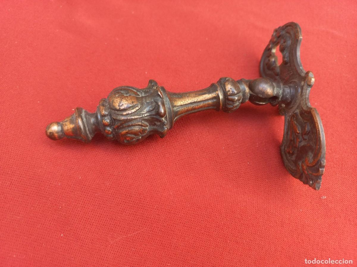 Antig&uuml;edades: 4 tiradores de bronce macizo con bocallave estilo barroco - Foto 12