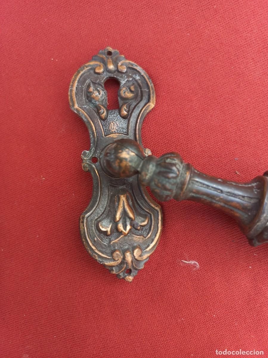 Antig&uuml;edades: 4 tiradores de bronce macizo con bocallave estilo barroco - Foto 13