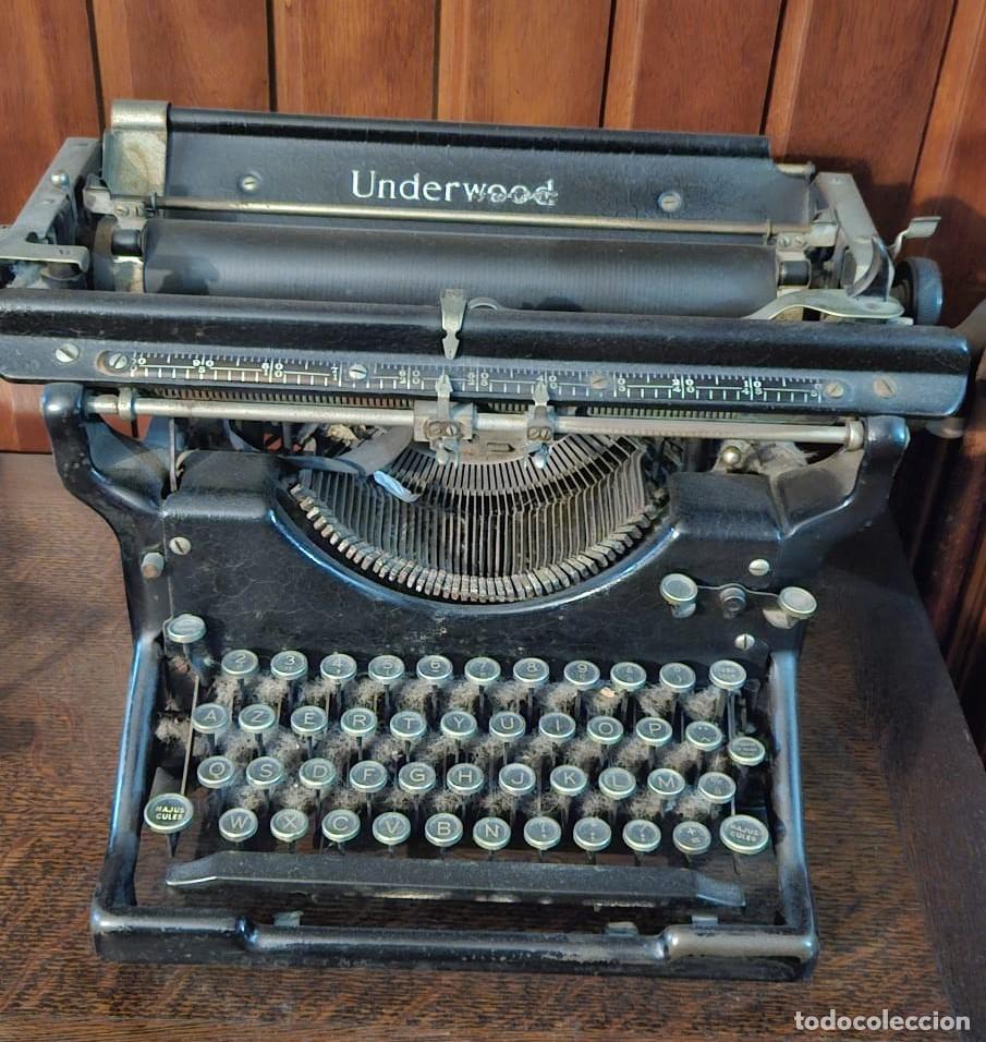Antig&uuml;edades: Maquina de escribir antigua Underwood bien conservada.