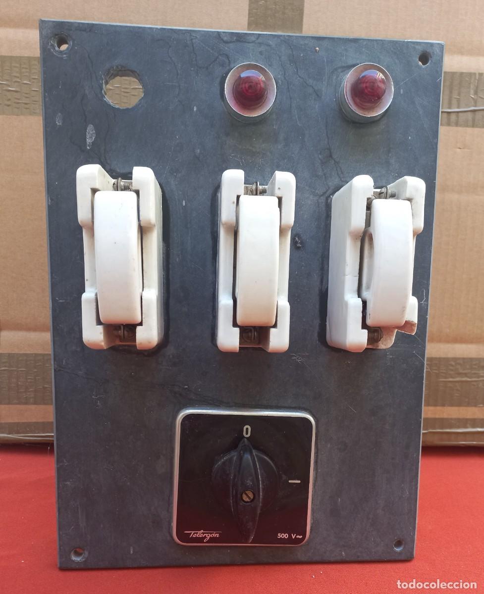 Antig&uuml;edades: cuadro electrico Telergon T-60 de 60A y 500V con 3 fusibles de porcelana BJC sobre piedra de pizarra