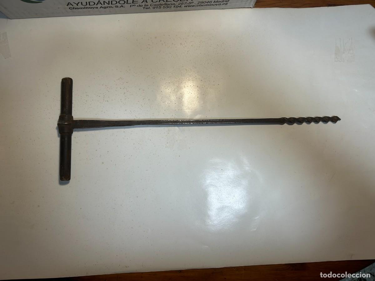 Antig&uuml;edades: Berbiqui de hierro y madera antiguo,taladro 44 cms