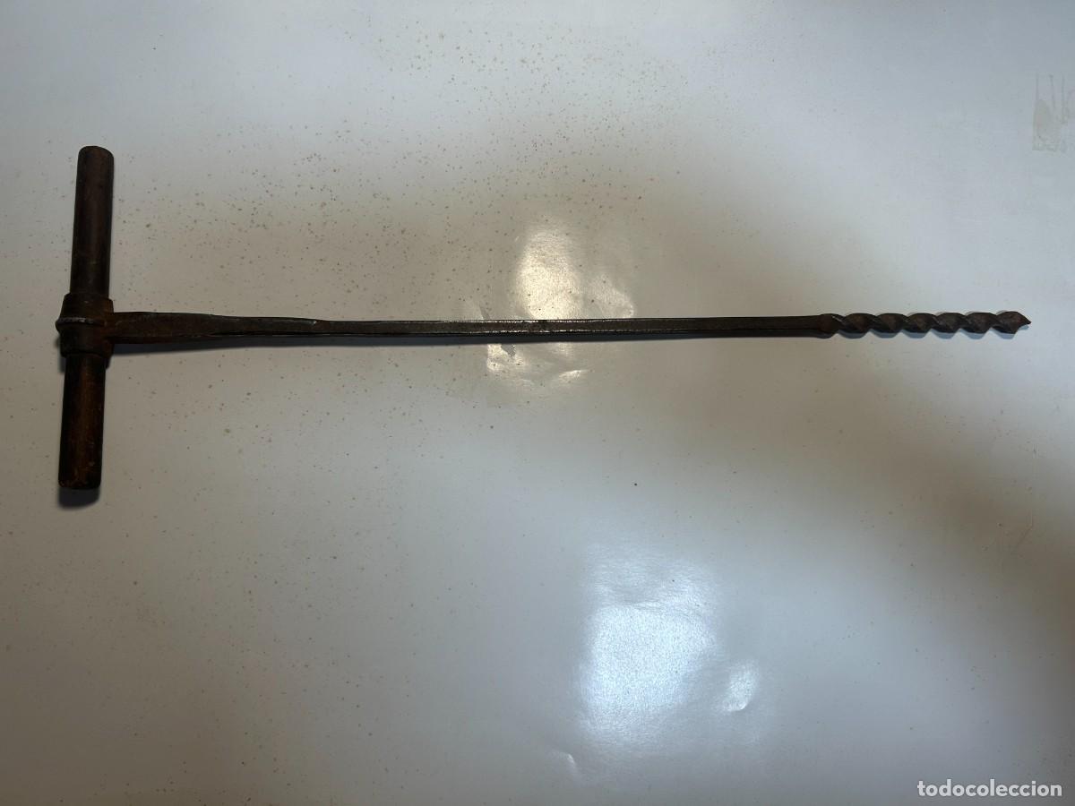 Antig&uuml;edades: Berbiqui de hierro y madera antiguo,taladro 44 cms - Foto 4