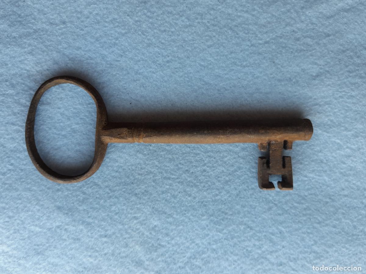 Antig&uuml;edades: Curiosa llave antigua de forja - Foto 1