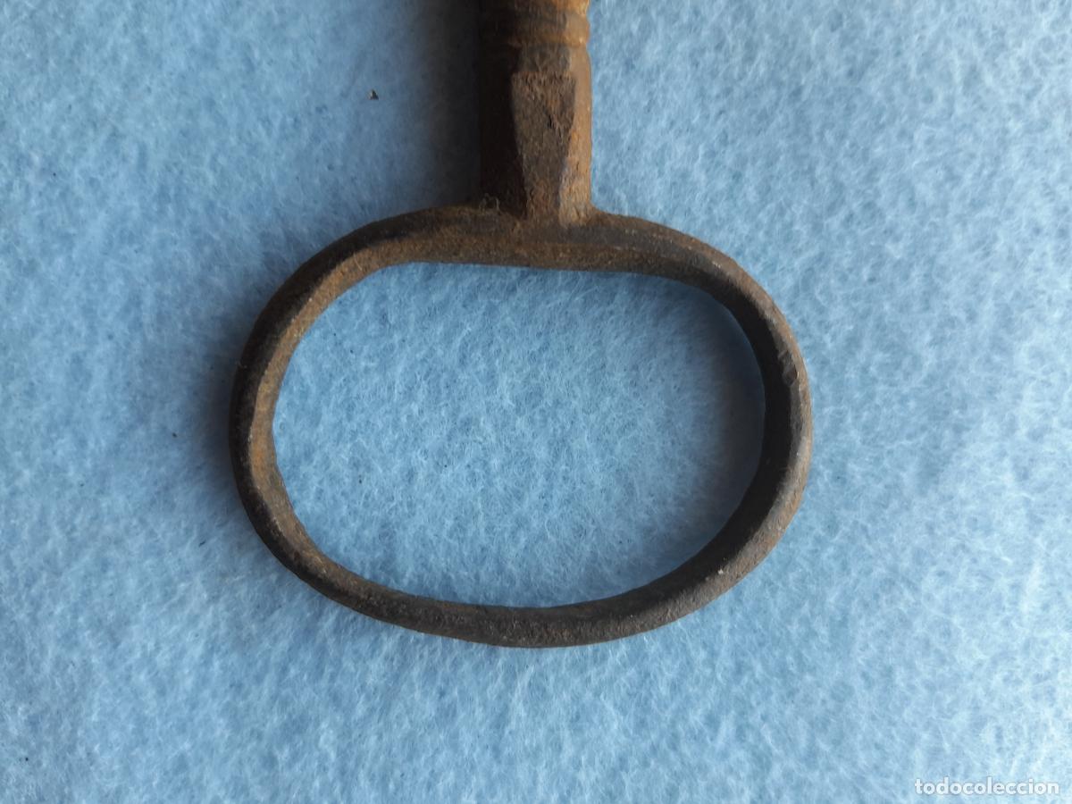 Antig&uuml;edades: Curiosa llave antigua de forja - Foto 3