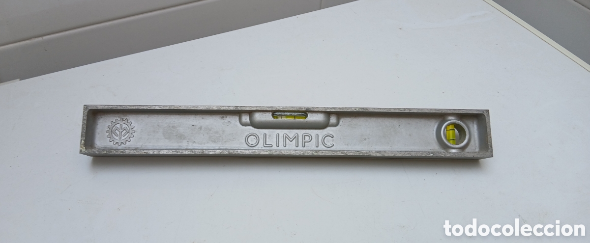 Antig&uuml;edades: Nivell de aluminis Olimpic, 35cm.