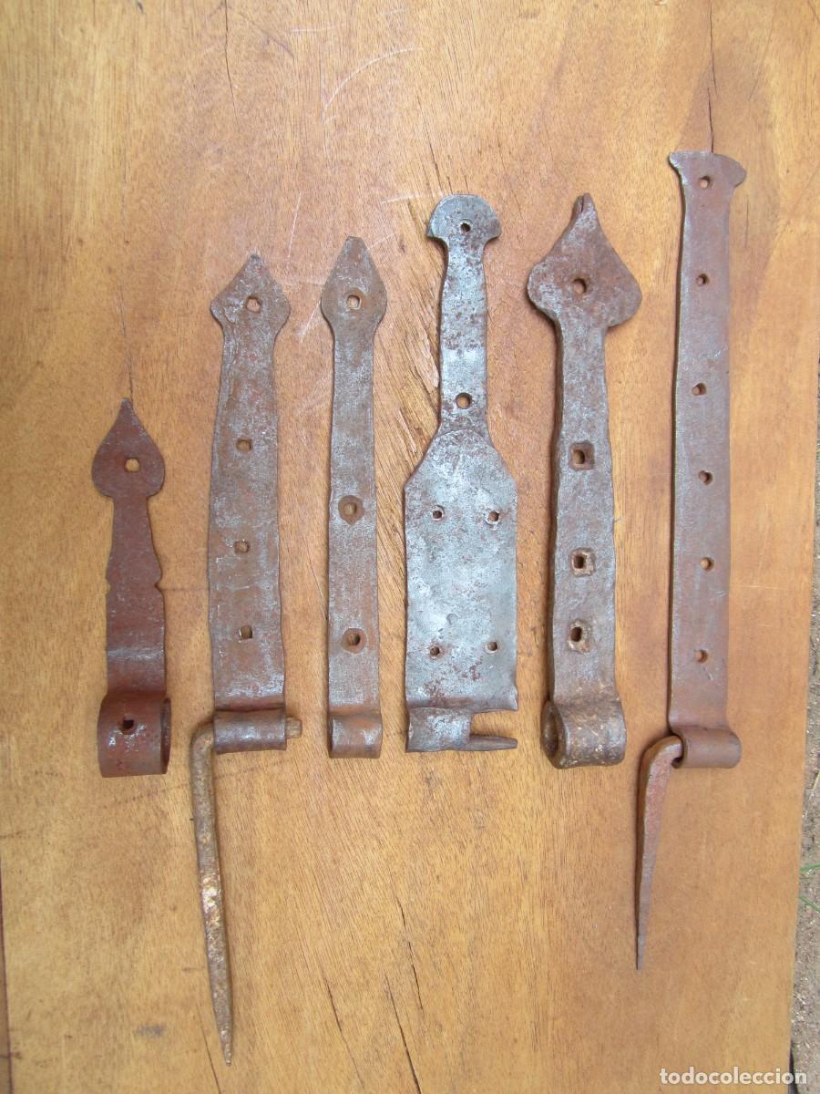 Antig&uuml;edades: Bisagras antiguas forja, lote de 6. - Foto 1